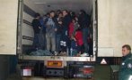 Задържаха нелегални сирийци в камион на Дунав-мост при Русе