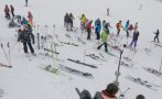 Скиорите на лифта в Банско спазват дистанция Скиорите на лифта в Банско спазват дистанция