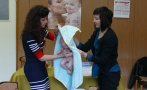 Учат майки да се грижат за новородени бебета