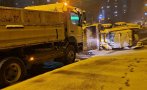 Ураганният вятър обърна багер в София