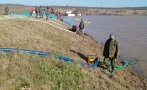 Пети ден военнослужещите от Втора механизирана бригада помагат на жителите на село Димчево