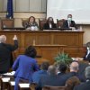 горещо пик страшен екшън парламента татяна дончева измести новата председателка ива митева дава думата герб хората борисов викат мутри вън живо