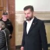 първо пик киро пристигна самотен унил съдебната зала видео
