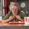 пик манол пейков съвсем запусна изловиха сам самичък огромна порция вредна храна снимки