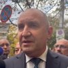 БЕСЕН ЕКШЪН насред центъра на София: Радев мърмори за показните акции срещу кметове на опозицията, Колтуклиева избърса тротоара с него (ВИДЕО/СНИМКИ)